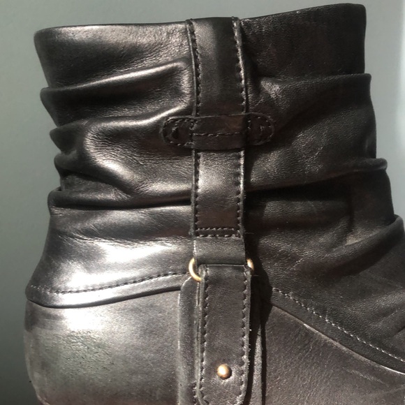 10 wide black half boot. Leather. - Picture 2 of 11